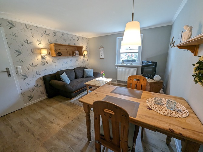 Ferienwohnung in K&uuml;hlungsborn - Thrun - Wohnzimmer mit Kochbereich