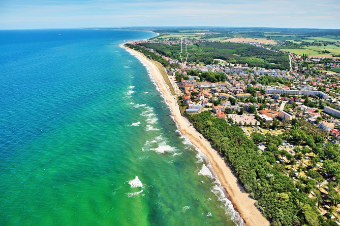 Ferienwohnung in K&uuml;hlungsborn - Appartementanlage Ostseeblick Fewo R&uuml;gen 12 - Luftaufnahme mit   Appartementanlage Ostseeblick