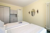 Ferienwohnung in K&uuml;hlungsborn - Appartementanlage Ostseeblick Fewo R&uuml;gen 12 - das ger&auml;umige Schlafzimmer