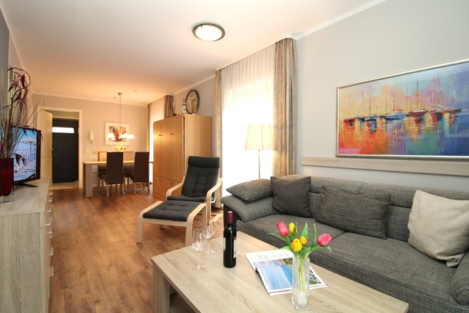 Ferienwohnung in K&uuml;hlungsborn - Appartementanlage Ostseeblick Fewo R&uuml;gen 12 - Wohnbereich mit gem&uuml;tlicher Couchecke