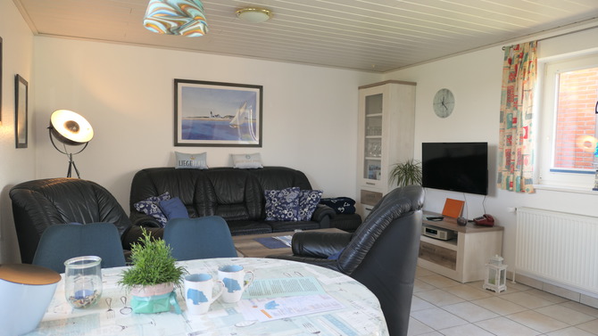 Ferienwohnung in Fehmarn OT Landkirchen - Haus am Feld - Das Wohnzimmer nat&uuml;rlich mit Safe und Wlan
