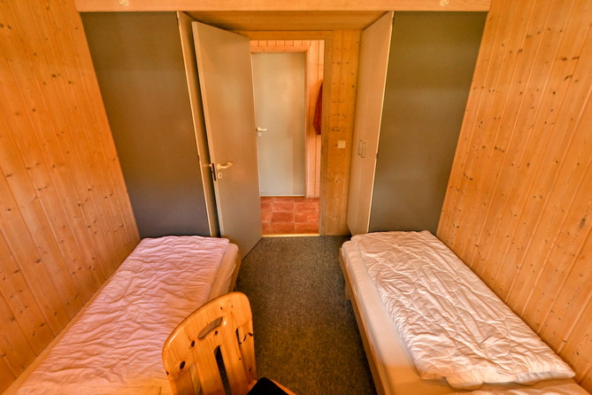 Ferienhaus in Pelzerhaken - Am Waldrand Haus C - Schreibtisch und Kleiderschr&auml;nke