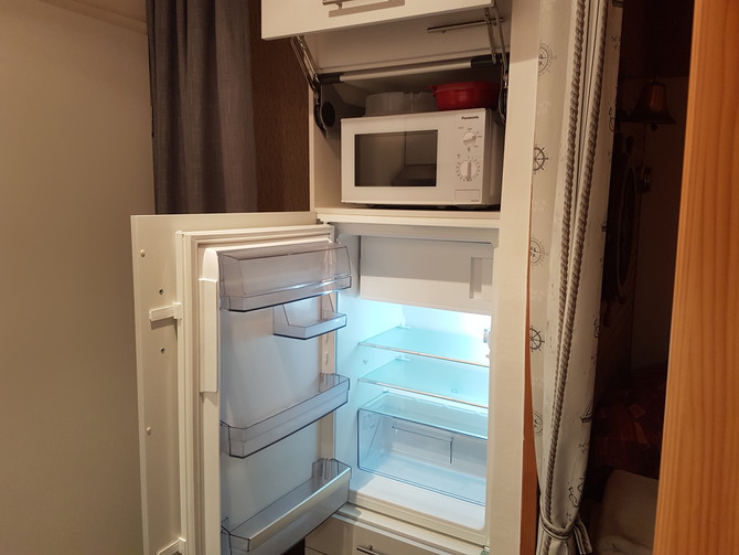 Appartement in Gro&szlig;enbrode - Bellevue - K&uuml;hlschrank und Mikrowelle