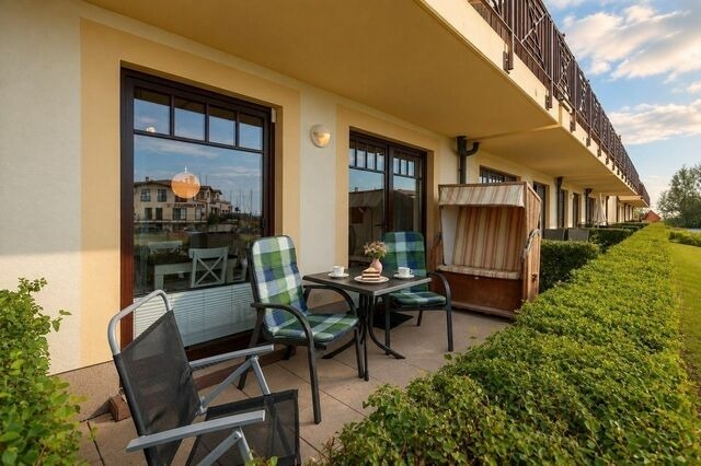 Ferienwohnung in K&uuml;hlungsborn - 9987- Urlaubstr&auml;ume Am Meer, WE 3.4 Strandkorb auf der Terrasse - Bild 2