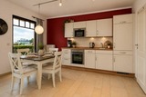 Ferienwohnung in K&uuml;hlungsborn - 9987- Urlaubstr&auml;ume Am Meer, WE 3.4 Strandkorb auf der Terrasse - Bild 4