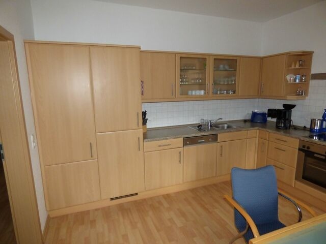 Ferienwohnung in Sellin - Sonnige Ferienwohnung -100qm - im 1. Obergeschoss der Villa Walhall in einem park&auml;hnlichen Garten - Bild 18