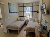 Ferienwohnung in Gr&ouml;mitz - Haus Solymar - Schlafzimmer, TV, Kleiderschrank