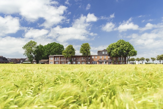 Ferienwohnung in Fehmarn OT Neue Tiefe - Strandhotel Garni Fehmarn - Au&szlig;enansicht