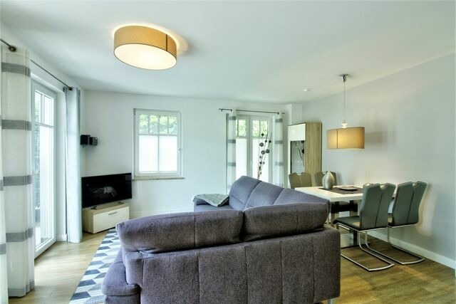 Ferienwohnung in Sellin - Villa Rosa, App. 1 - Bade- & Saunawelt t&auml;glich inklusive - Bild 2