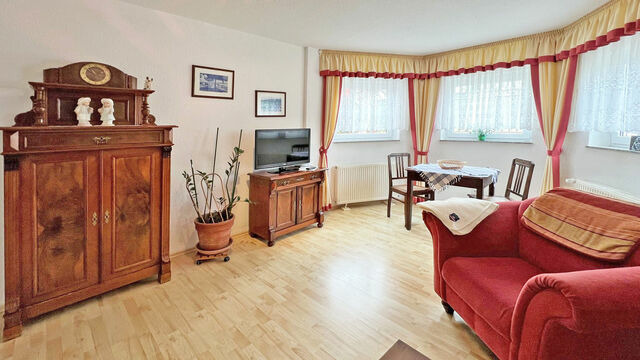 Ferienwohnung in G&ouml;hren - Villa Vivien, Ostsee H&uuml;hnergott App. 3 - Bade- & Saunawelt t&auml;glich inklusive - Bild 2